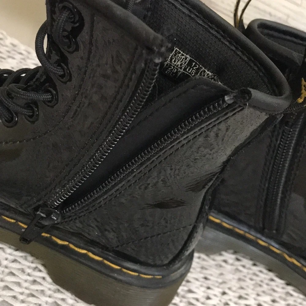 Doc Martens, the 1460 Junior Boots Black Patent